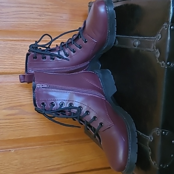 TIME TRU Women Combat Boot, size 8.5, Burgundy - Picture 4 of 8